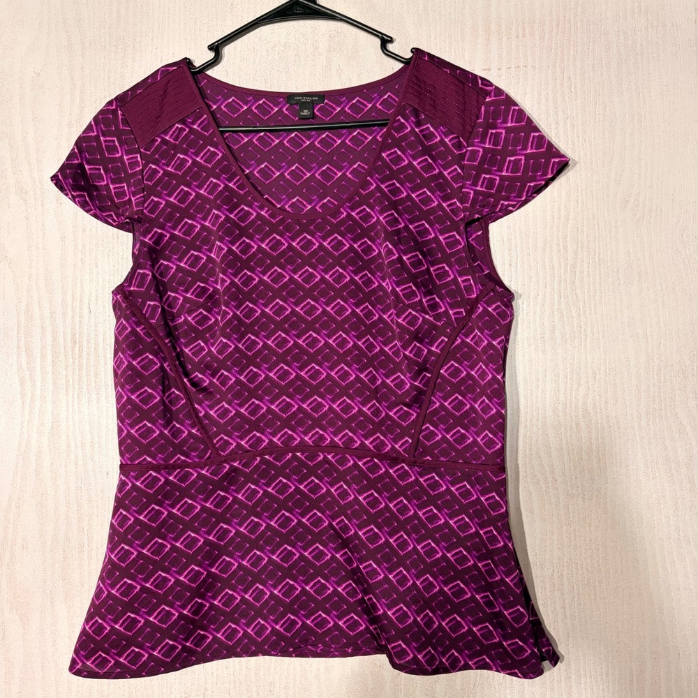 Ann Taylor Peplum Blouse Womens 10 Purple Geometric Cap Sleeve Side Zip Top